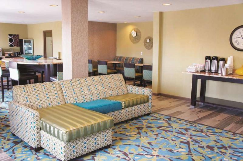 מלון La Quinta By Wyndham אמפוריה מראה חיצוני תמונה